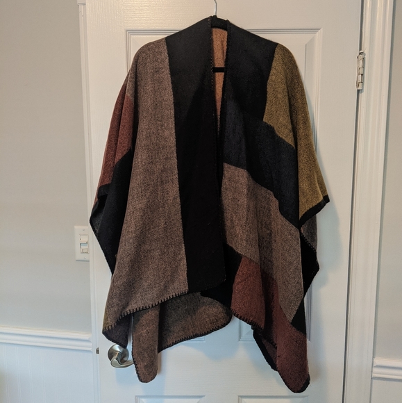 Poncho - Picture 1 of 3
